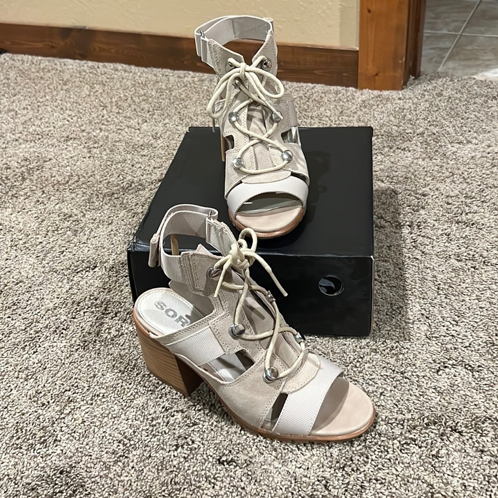 Sorel. Nadia lace sandal. Size 9. Color ancient fossil.